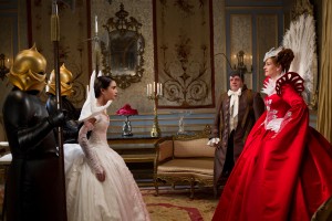 Lily Collins faces off with Julia Roberts with Nathan Lane looking on in Mirror Mirror.