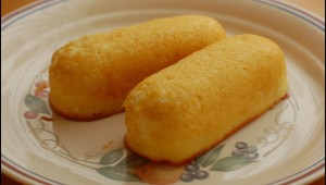 twinkies-on-plate