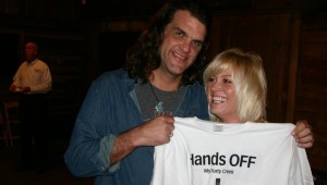 SCOTT COPELAND AND GIRLFRIEND CAROL PATE CHECK OUT A PROMOTIONAL T-SHIRT AT LAST NIGHT'S SCREENING OF "THE TEXAS MUSIC HOUR WITH BRAD HINES."