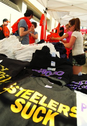 T-SHIRTS! GET YOUR T-SHIRTS RIGHT HERE! FRESHLY MADE T-SHIRTS! (photo by sidewalk flying)