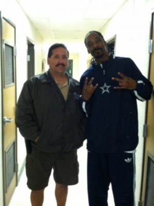 snoop DEPUTY LASARO SALGADO AND SNOOP DOGG AKA LION (photo courtesy of Lasaro Salgado)
