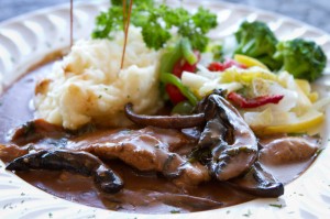 EATS Like the veal panache, the flavors are bold and the fare heavy at Alba’s. Tony Robles