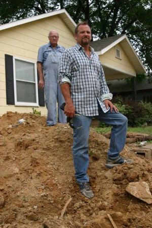 METRO Chesser (rear) and Bentley couldn’t save the big elm tree, which is now a pile of sawdust. Jeff Prince