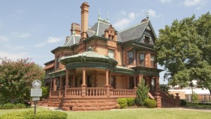 THE BALL-EDDLEMAN-MCFARLAND HOUSE ON PENN STREET IN FORT WORTH-