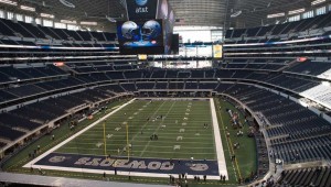 Chef Yutaka Yamato helps create the 100-Yard Sushi Roll at AT&T Stadium.