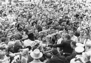 jfk A HUGE CROWD IN FORT WORTH RALLIES BEHIND JFK ON THE MORNING OF NOV. 22, 1963 (Public domain photo courtesy Wikipedia).