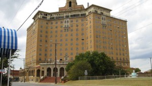 The Baker Hotel in Mineral Wells (Wikimedia Commons).
