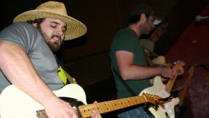 KONVICT KODY FOSTER HELPED BREATHE NEW LIFE INTO LAST NIGHT'S SET (all photos by Jeff Prince)