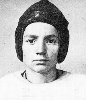 willie WILLIE NELSON BETTER FIND HIS OLD HIGH SCHOOL FOOTBALL HELMET IF HE PLANS TO POKE HIS HEAD IN THE TEXAS GUBERNATORIAL RACE.