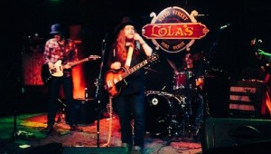Photo swiped from Lola's Twitter