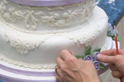 wedding-cake-decorating