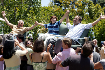 Garry Marshall, Daryl Sabara, and Jeremy Piven receive three chairs in ‘Keeping Up With the Steins.’
