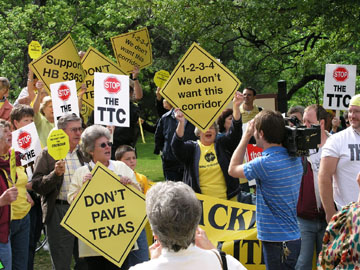 Protesters gathered in Austin in 2005 to tell state officials what they thought about the Trans-Texas Corridor.