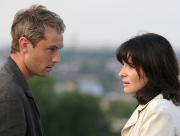 Jude Law and Juliette Binoche try to sort out their lives in ‘Breaking and Entering.’