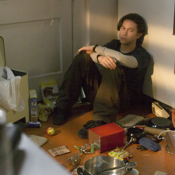 Joseph Gordon-Levitt tries to thwart a bank heist and fails to make dinner in ‘The Lookout.’