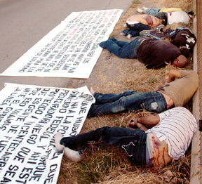 Only last week, the bodies of seven men were dumped next to a soccer field, a few yards from a Juarez school. Alongside them were “narcomantas” — banners with messages from a drug gang. Courtesy El Diario de Juarez