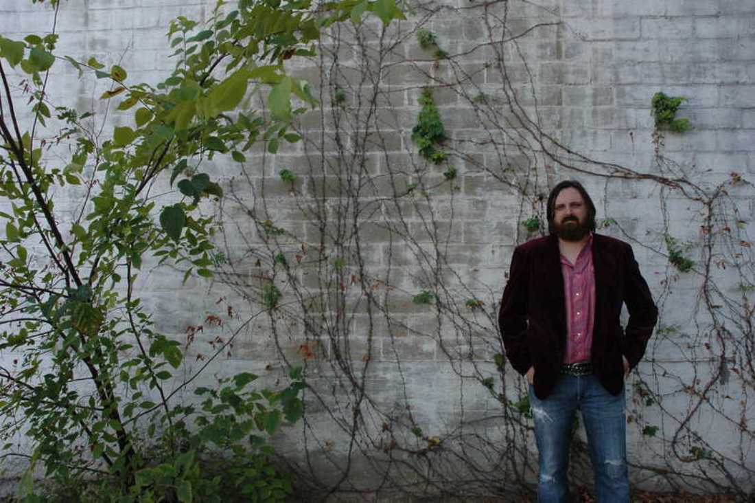 Fort Worth Americana singer-songwrtier Kevin Aldridge will celebrate the release of his debut solo CD, The Viper Sessions, on Friday at Magnolia Motor Lounge.