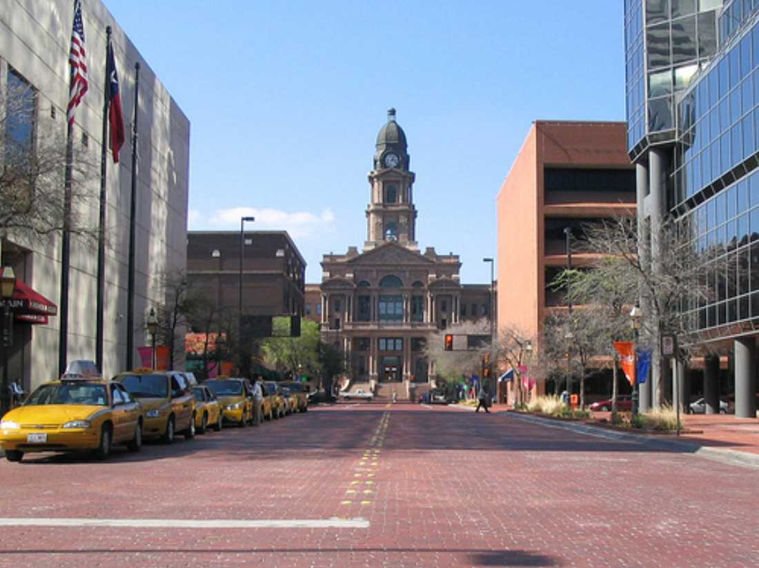 Tarrant County Courthouse. COURTESY OF KEN LUND.