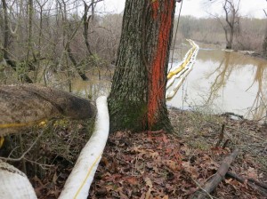 ExxonMobil installed booms to try to keep spilled tar sands bitumen from reaching Lake Conway in Arkansas. Courtesy Tar Sands Blockade