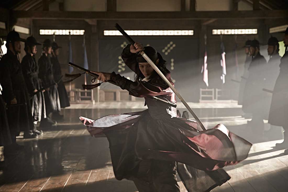 Kang Dong-won cuts a terrifying figure in Kundo: Age of the Rampant.