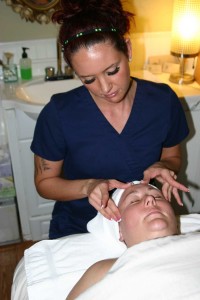 GETTING-&-SPENDING-3 Kacey Carmichael gives the spa treatmet to Heather Rusher at Perfect Touch. Jeff Prince