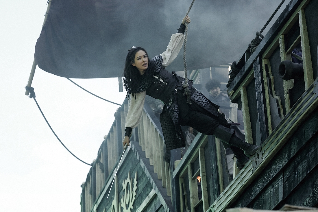 Son Ye-jin demonstrates her derring-do during a naval battle in The Pirates.