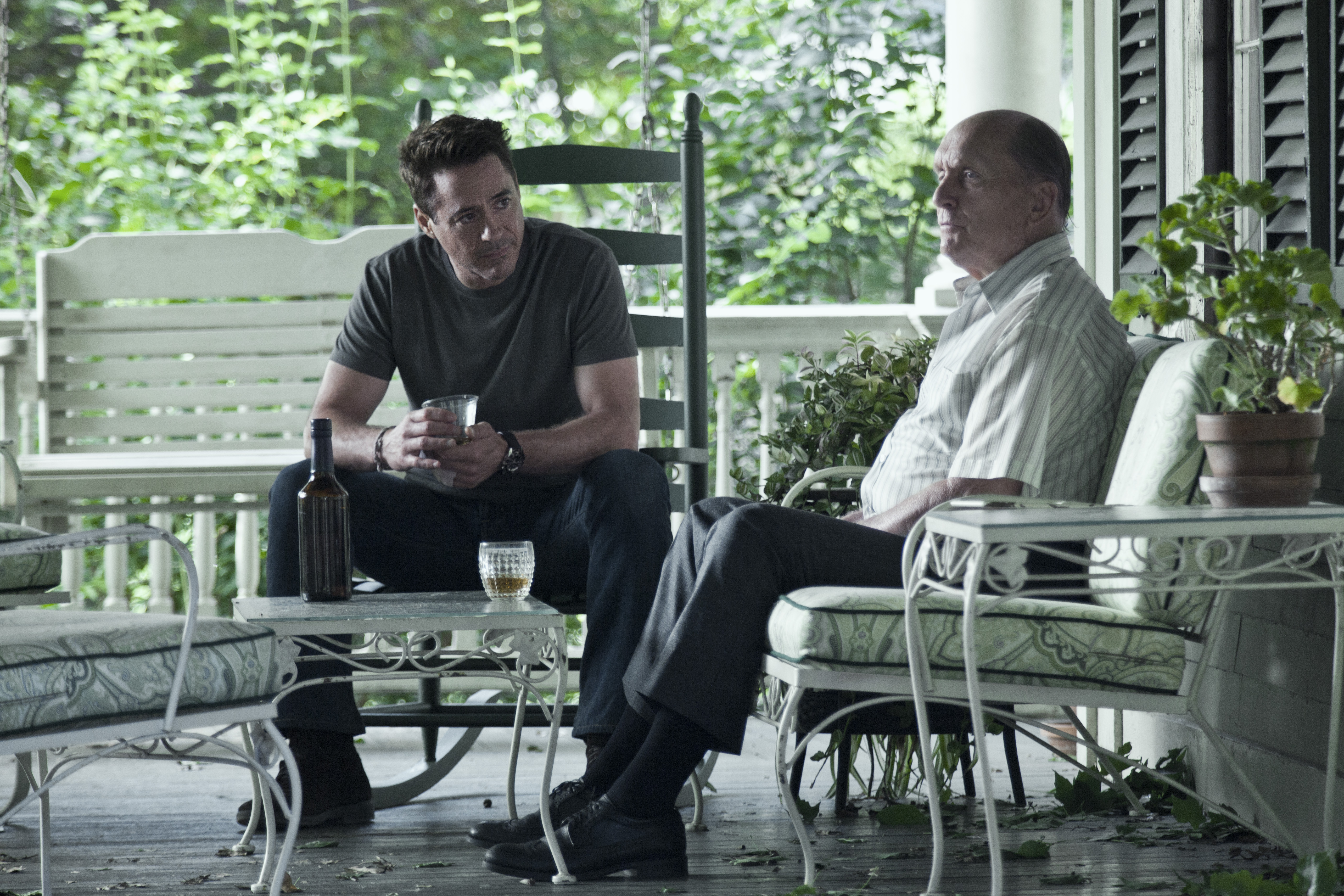 Robert Downey Jr. and Robert Duvall work out legal strategy and family issues in "The Judge."