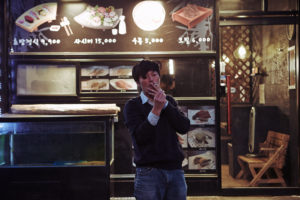 Jeong Jae-yeong looks for a good sushi place in "Right Now, Wrong Then."