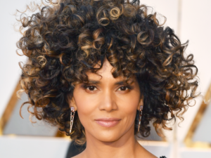 HALLE BERRY LOOKED STUNNING IN HER NEW 'DO.