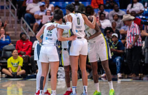 Dallas Wings huddle